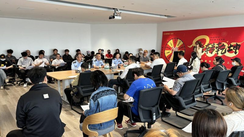 赶早还是赶晚？成都坚果炒货批发市场的营业时间门道